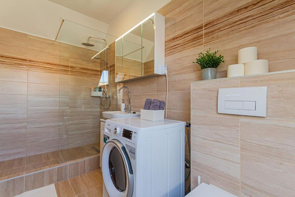 Roomy Apartment 80Sqm At City Center Free Parking Space, Ac & Balcony Budapest Esterno foto