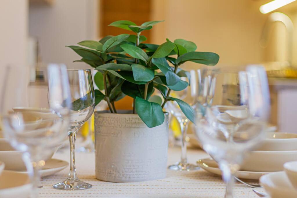 Roomy Apartment 80Sqm At City Center Free Parking Space, Ac & Balcony Budapest Esterno foto