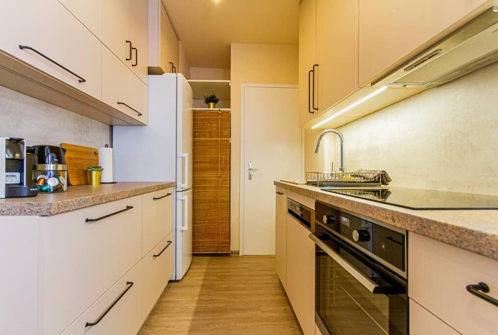Roomy Apartment 80Sqm At City Center Free Parking Space, Ac & Balcony Budapest Esterno foto
