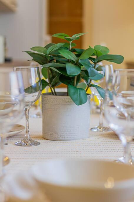 Roomy Apartment 80Sqm At City Center Free Parking Space, Ac & Balcony Budapest Esterno foto