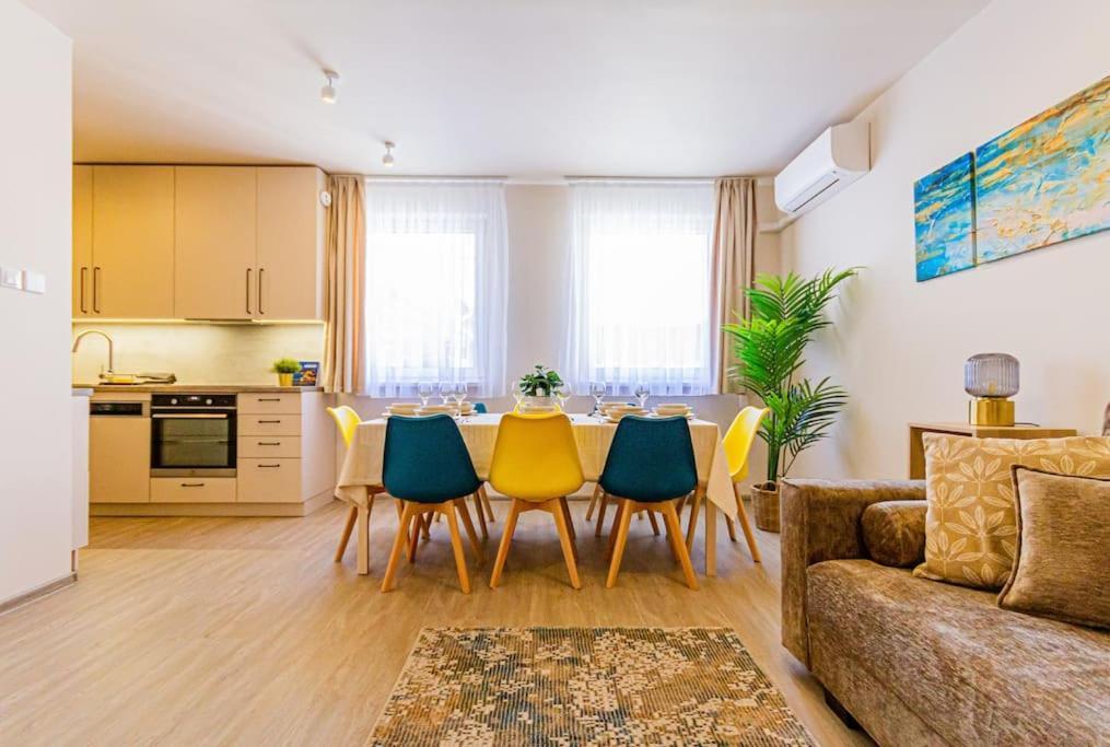 Roomy Apartment 80Sqm At City Center Free Parking Space, Ac & Balcony Budapest Esterno foto