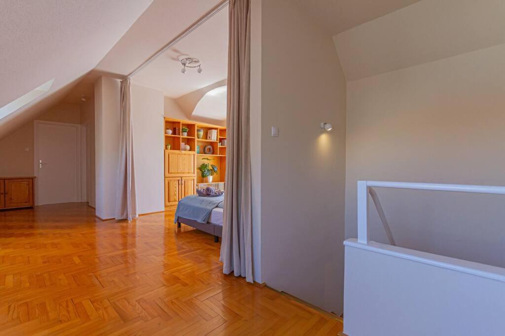 Roomy Apartment 80Sqm At City Center Free Parking Space, Ac & Balcony Budapest Esterno foto