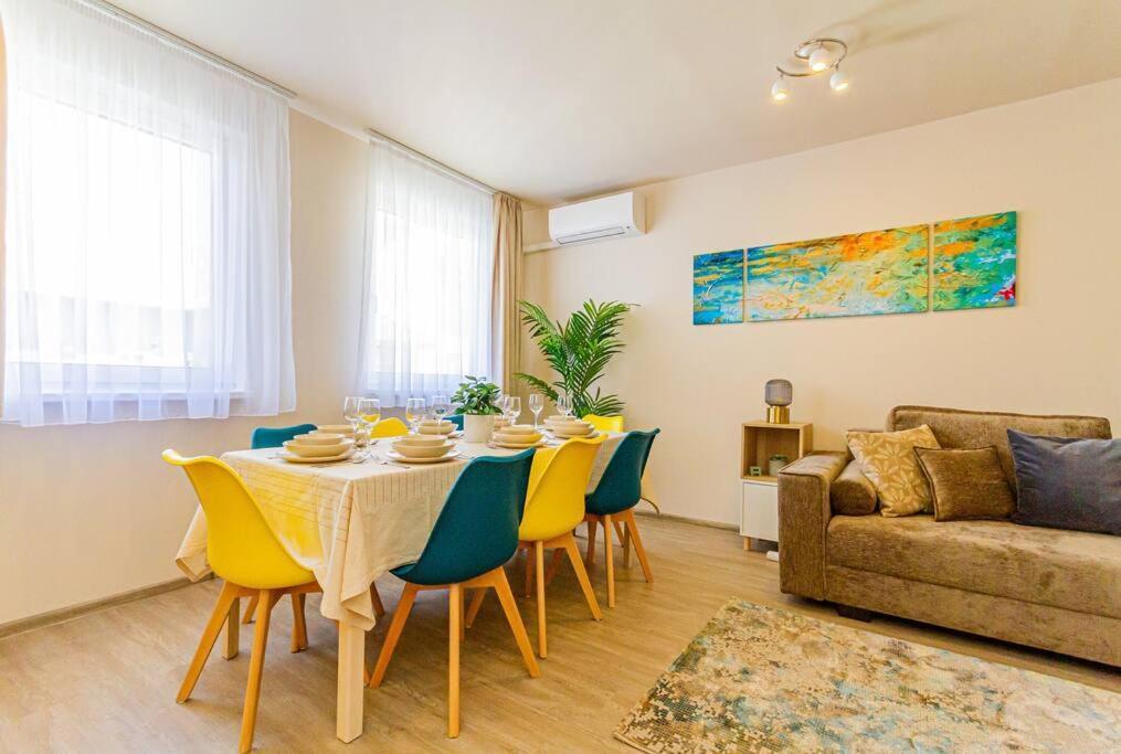 Roomy Apartment 80Sqm At City Center Free Parking Space, Ac & Balcony Budapest Esterno foto